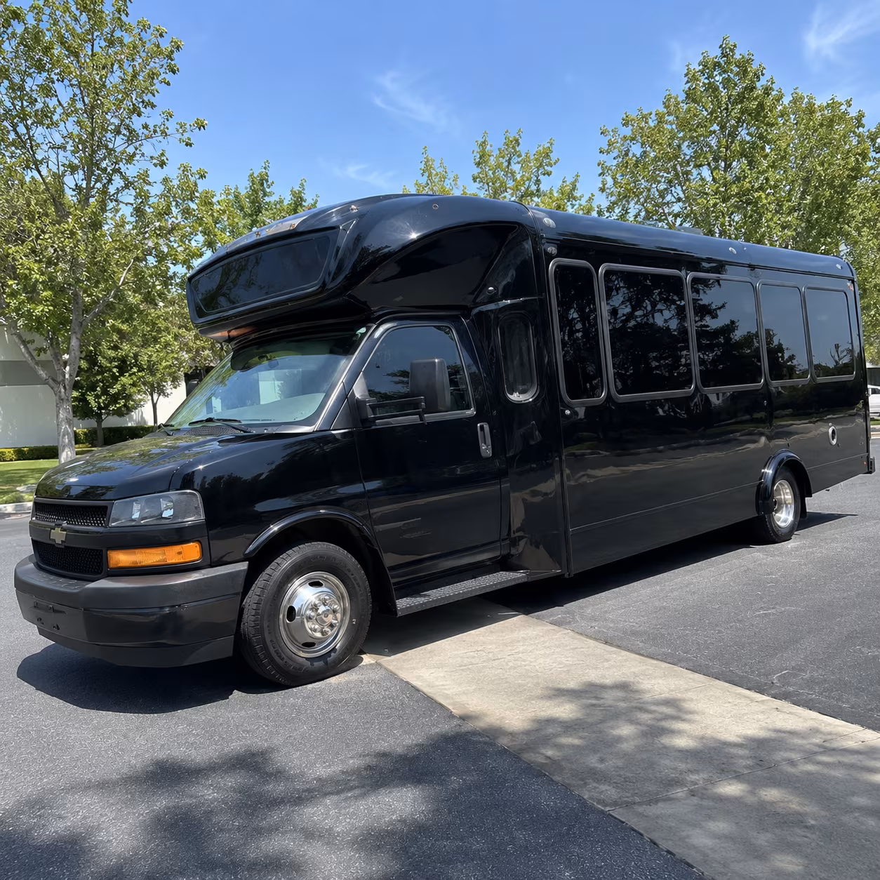 west hartford 15 passenger party bus