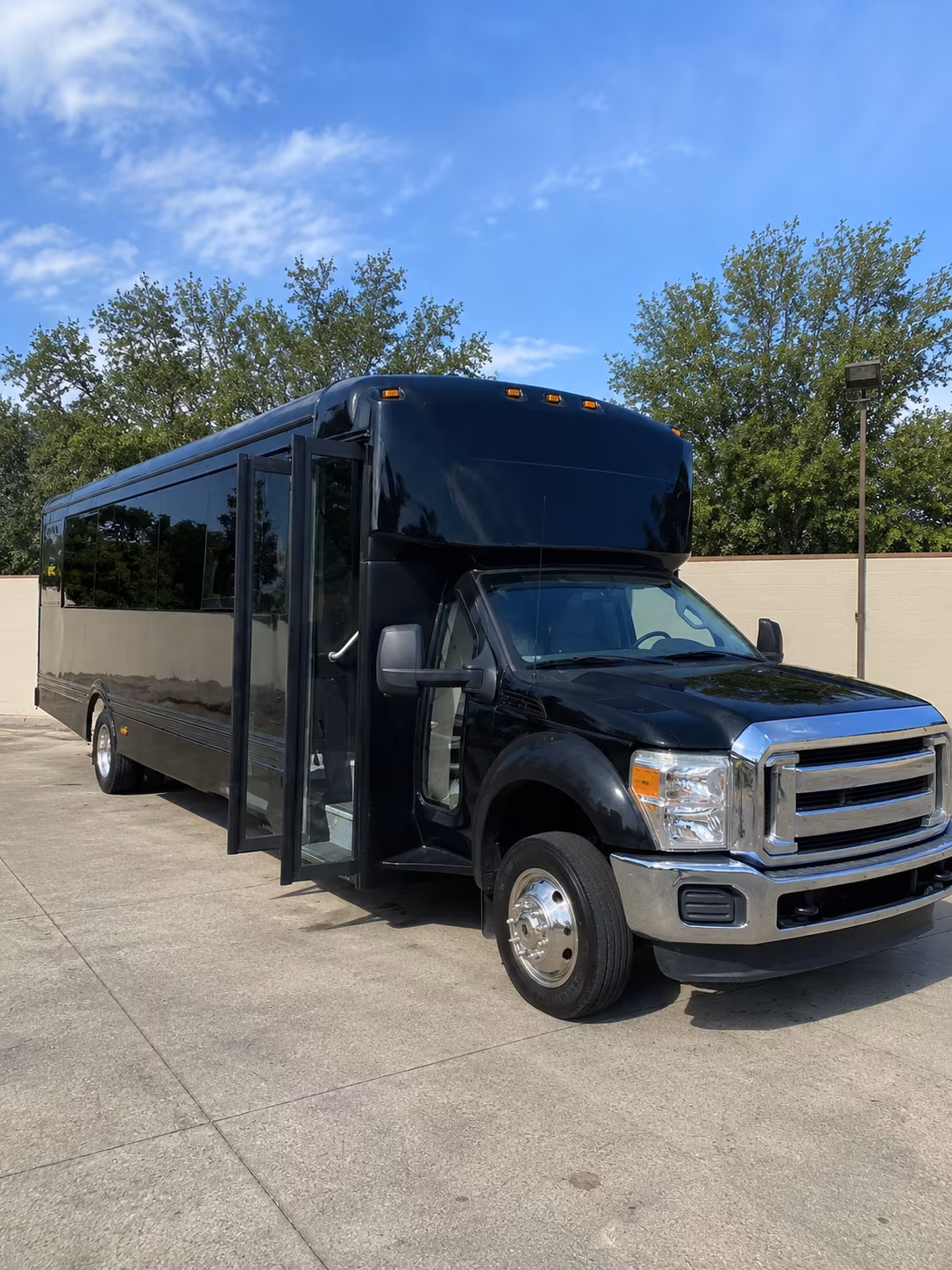 west hartford 20 passenger party bus